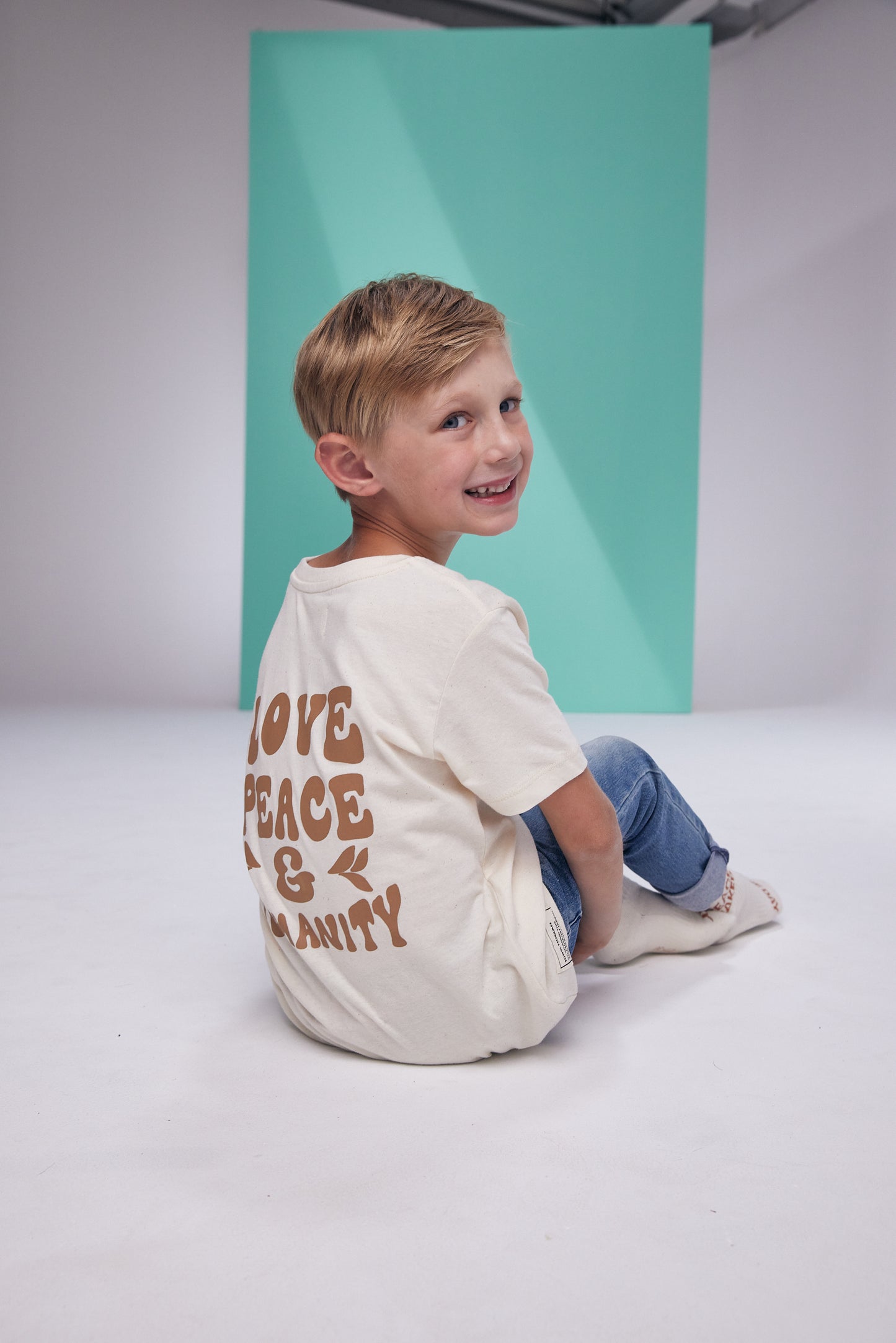 Kinder T-Shirt „LOVE, PEACE & HUMANITY”