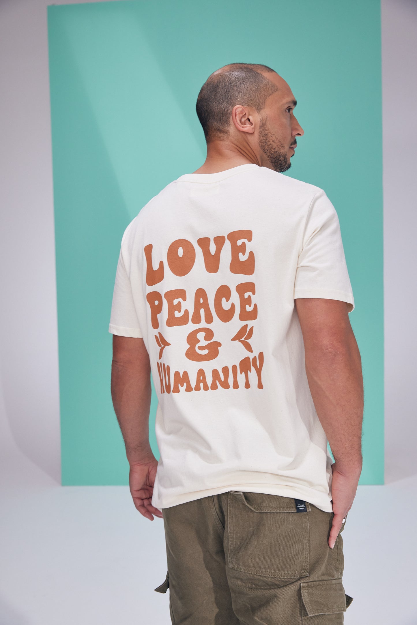 T-Shirt „LOVE, PEACE & HUMANITY”