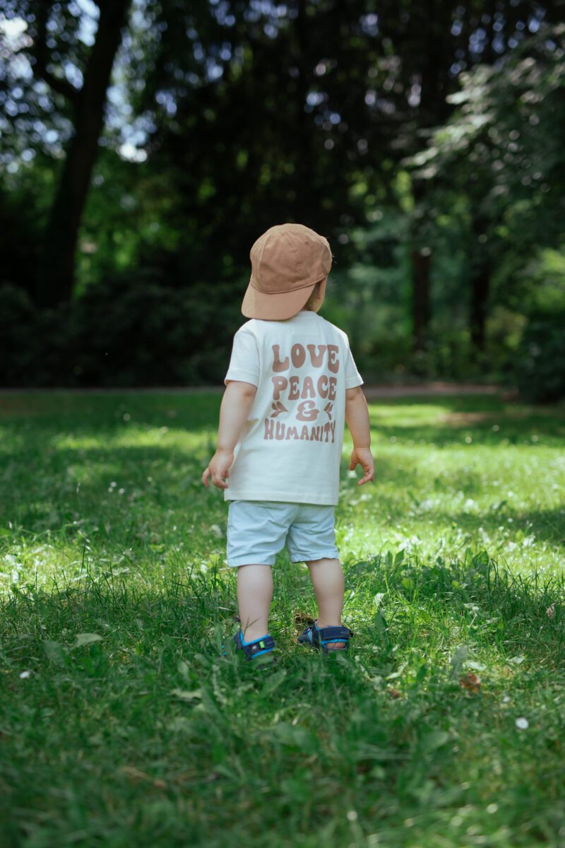 Kinder T-Shirt „LOVE, PEACE & HUMANITY”